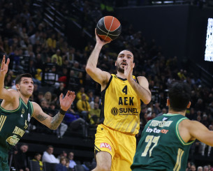 Στη Μύκονο ο Κατσιβελης, φωνάζει «παρών» για την ΑΕΚ