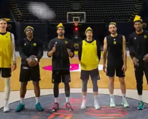 Οι... πολύγλωσσες ευχές της ΑΕΚ για τα Χριστούγεννα (video)