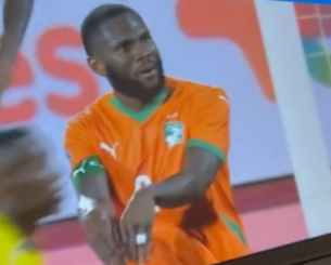 Ο Κεσιέ έκανε νόημα στον Κοσουνού να βουτήξει για... πέναλτι - Η αντίδραση του τερματοφύλακα (video)