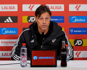 Ο Αλμέιδα πήρε θέση για τα σενάρια που τον θέλουν να φεύγει από τη Σεβίλλη - «Μου κόστισε πολύ να φτάσω στην Ισπανία»