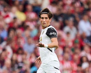 Ο  Χεσούς Βάθκεθ της Βαλένθια σε πρώτο πλάνο για αριστερό μπακ στον Παναθηναϊκό