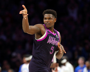 Ο Έντουαρντς «τελείωσε» τους Θάντερ - Οι Σίξερς πέρασαν από τη Νέα Υόρκη