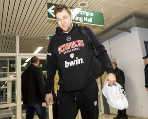 Η άφιξη του Ολυμπιακού στο «T-Center»: Το βίντεο του Athletiko