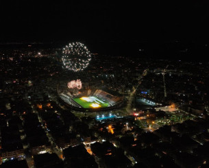 «Μια χρονιά ορόσημο» - Η Τούμπα έλαμψε την Πρωτοχρονιά για τα 100 χρόνια του ΠΑΟΚ (video)