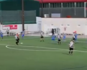 Αδιανόητη απόφαση από διαιτητή: Απέβαλε ποδοσφαιριστή που έπεσε πάνω του, ενώ του έκλεισε τον χώρο (video)