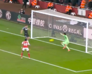 Ο Ράγια έκανε μυθική απόκρουση κόντρα στην Άστον Βίλα και η Premier League τον αποθεώνει (video)