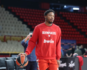 Πρώτη προπόνηση του Τζόουνς με τον Ολυμπιακό (video)