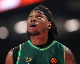 Χολμς: «Κάθε φορά που βλέπω τους γονείς μου στις κερκίδες είναι τέλεια»