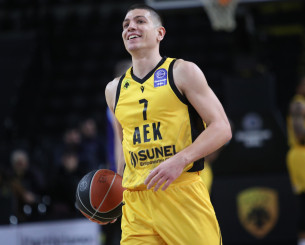 Δημήτρης Φλιώνης, ο παίκτης που κάνει όλη την ΑΕΚ να μοιάζει καλύτερη