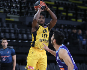 Το ρεσιτάλ του Φρανκ Μπάρτλεϊ: «Έφτιαξε» το 1/3 των πόντων της ΑΕΚ κόντρα στη Μύκονο