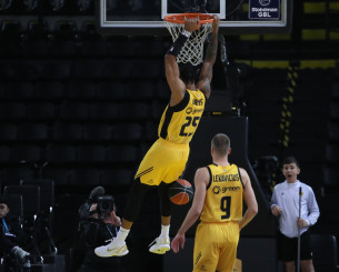 Καταιγιστική ΑΕΚ «πάτησε» τη Μύκονο με... καυτό δεύτερο μέρος