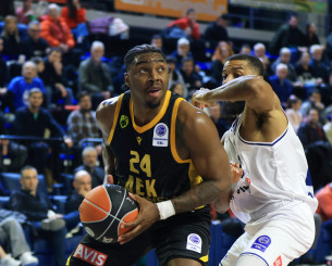 Ο «καυτός» Μπάρτλεϊ έσπασε το... μπλόκο της Καρδίτσας για την ΑΕΚ