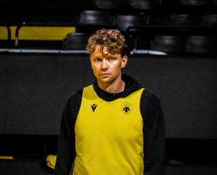 Επιστροφή Κουζμίνσκας στην ΑΕΚ, ο Λιθουανός φωνάζει «παρών» με Μύκονο