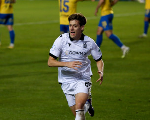 Ο Κωνσταντέλιας έβαλε το πρώτο γκολ της καριέρας του με κεφαλιά και άνοιξε το σκορ στο Αγρίνιο (video)