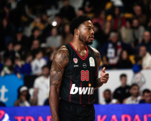 Τζόουνς: «Να κερδίσουμε όλους τους τίτλους»