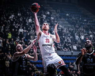 «Ερυθρόλευκη» παράσταση για ένα ρόλο, με σενάριο τα... προσεχώς