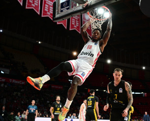 Η... πτήση του Ταϊρίκ Τζόουνς μετά την πάσα του Φουρνιέ (video)