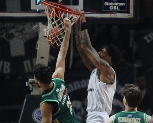 Το poster κάρφωμα του Μέλβιν στον Σαμοντούροφ (video)