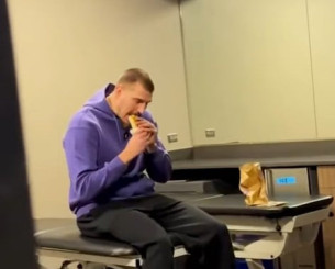 Το τέλος μιας μεγάλης... έχθρας: Ο Νίκολα Γιόκιτς έφαγε για πρώτη φορά Taco Bell (video)