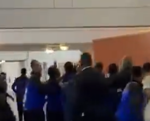 Απίστευτο σκηνικό: Οι παίκτες της Αλγερίας κυνήγησαν τον διαιτητή στα αποδυτήρια (video)