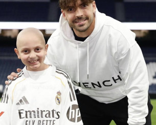 Η συγκινητική αφιέρωση του Ασένθιο σε παιδάκι που πάσχει από λευχαιμία (video)