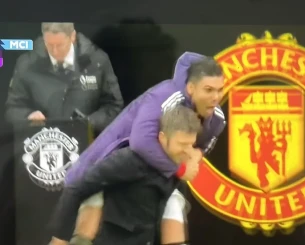 Το highlight του ντέρμπι: Ο Κασεμίρο όρμησε στον Κάρικ για γκολ της Μάντσεστερ Γιουνάιτεντ που ακυρώθηκε (video)