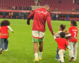 Ο «χαζομπαμπάς» Ελ Κααμπί πανηγύρισε την πρόκριση του Μαρόκου με τα παιδιά του (video)