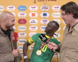 Απίθανη στιγμή: Ο Μανέ δεν κατάλαβε ότι του έπαιρνε συνέντευξη ο Νορντίν Άμραμπατ (video)