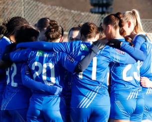 Προπονητής αποκλείστηκε γιατί έστελνε γυμνές φωτογραφίες στις παίκτριες του!