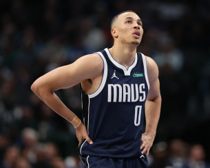 Γιατί οι Μάβερικς δεν κάνουν ακόμα waive τον τραυματία Έξουμ; Το πλάνο ανταλλαγής του