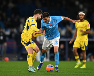 Γκέλα ολκής για τη Νάπολι απέναντι στη Βερόνα - Έχασαν έδαφος στη μάχη του τίτλου οι «παρτενοπέι»