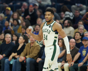 Οι Μπακς πέρασαν από το Λος Άντζελες με σπουδαίο Γιάννη