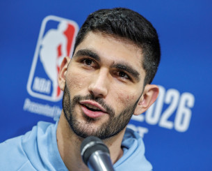 «Νιώθω πολύ άνετα μαζί του»: Ο Σάντι Αλντάμα αποθεώνει τον Ίσαλο μέσω Athletiko