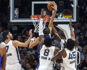 «Ένα από τα καλύτερα καρφώματά του που έχω δει»: Ο Άντονι Μπλακ χάρισε το κάρφωμα της χρονιάς στο Βερολίνο