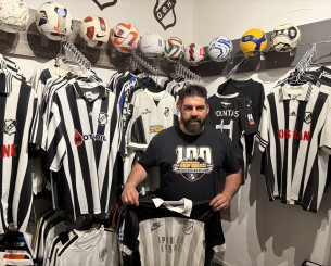 O οπαδός του ΟΦΗ με τη συλλογή 150 φανελών της ομάδας, τις έχει σχεδόν ΟΛΕΣ από το 1990 μέχρι σήμερα!