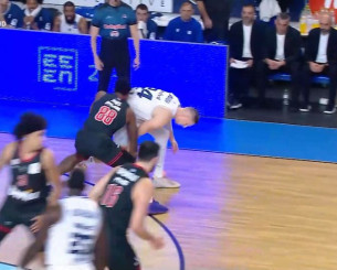 Ο Ταϊρίκ Τζόουνς πίεσε, έκλεψε και κέρδισε το χειροκρότημα του Μπαρτζώκα (video)