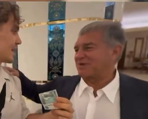 Επικό σκηνικό: Οπαδός της Μπαρτσελόνα προσέφερε χρήματα στον Λαπόρτα για μεταγραφές (video)