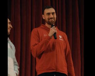 Ο Μιλουτίνοφ μίλησε σε άπταιστα ελληνικά σε εκδήλωση του Ολυμπιακού (video)