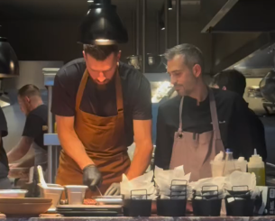 Ο Πίτερς σε ρόλο σεφ στην κουζίνα του «TwentyFive» (video)