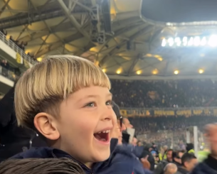 «Τρελάθηκαν» με τα τέσσερα γκολ του Γιόβιτς η σύζυγος και ο γιος του (videos)