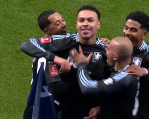 Η Άστον Βίλα πέταξε εκτός κυπέλλου την παραπαίουσα Τότεναμ - Μεγάλη ένταση στο τέλος του αγώνα