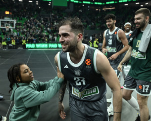 Ο Τολιόπουλος πανηγύρισε την νίκη του Παναθηναϊκού με τα παιδιά των συμπαικτών του (photos)