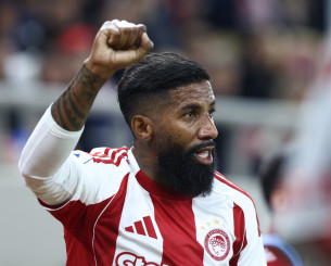 Ο Ροντινέι «τρελάθηκε», τραγουδάει «μα δεν τελειώσαμε» και γίνεται viral