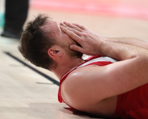 Ανησυχία στον Ολυμπιακό για Μιλουτίνοφ - Τι είπε ο Μπαρτζώκας