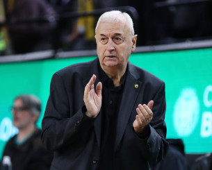 Ο Σάκοτα... αφύπνισε τους παίκτες του και η ΑΕΚ έκανε τη δουλειά