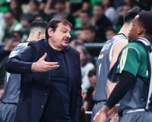 Ο Αταμάν άλλαξε όλη την πεντάδα στο πρώτο τρίλεπτο του ματς με το Μαρούσι (video)