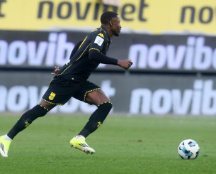 Ο πρώτος έλεγχος στο ντεμπούτο του Χόνγκλα στην ενδεκάδα