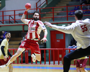 Πρεμιέρα στο 2026 με «στραβοπάτημα» για την ΑΕΚ, πλησιάζει στην κορυφή ο Ολυμπιακός