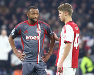 Ο Φουρνιέ... ζήλεψε τη φανέλα του Ολυμπιακού στο ματς με τον Άγιαξ