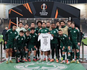 Οι παίκτες του Παναθηναϊκού απέτισαν φόρο τιμής στους αδικοχαμένους οπαδούς του ΠΑΟΚ